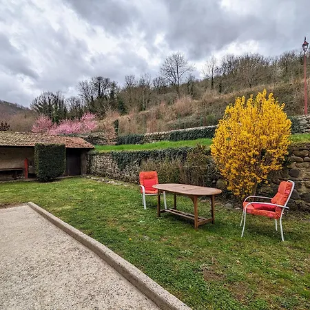 Holiday home Chaleureux 6 Pers Avec Cour Privee En Bord De Riviere Pres De Langeac - Fr-1-582-11 Saint-Julien-Des-Chazes